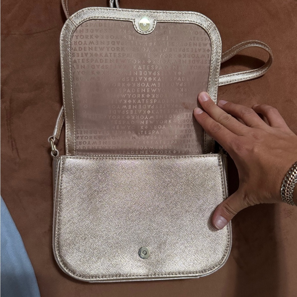 Kate Spade Cream Crossbody Bag Sleek Design - Picture 2 of 8